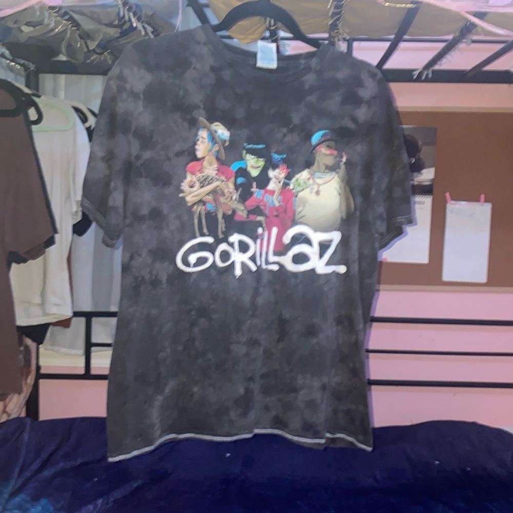 Black and Gray Large Gorillaz Rock Band Graphic Tee